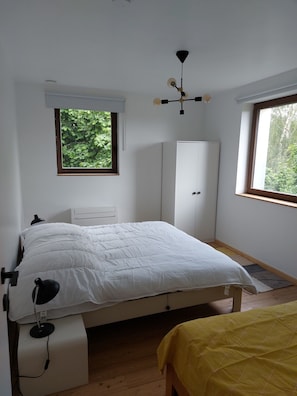 4 habitaciones, tabla de planchar con plancha y wifi