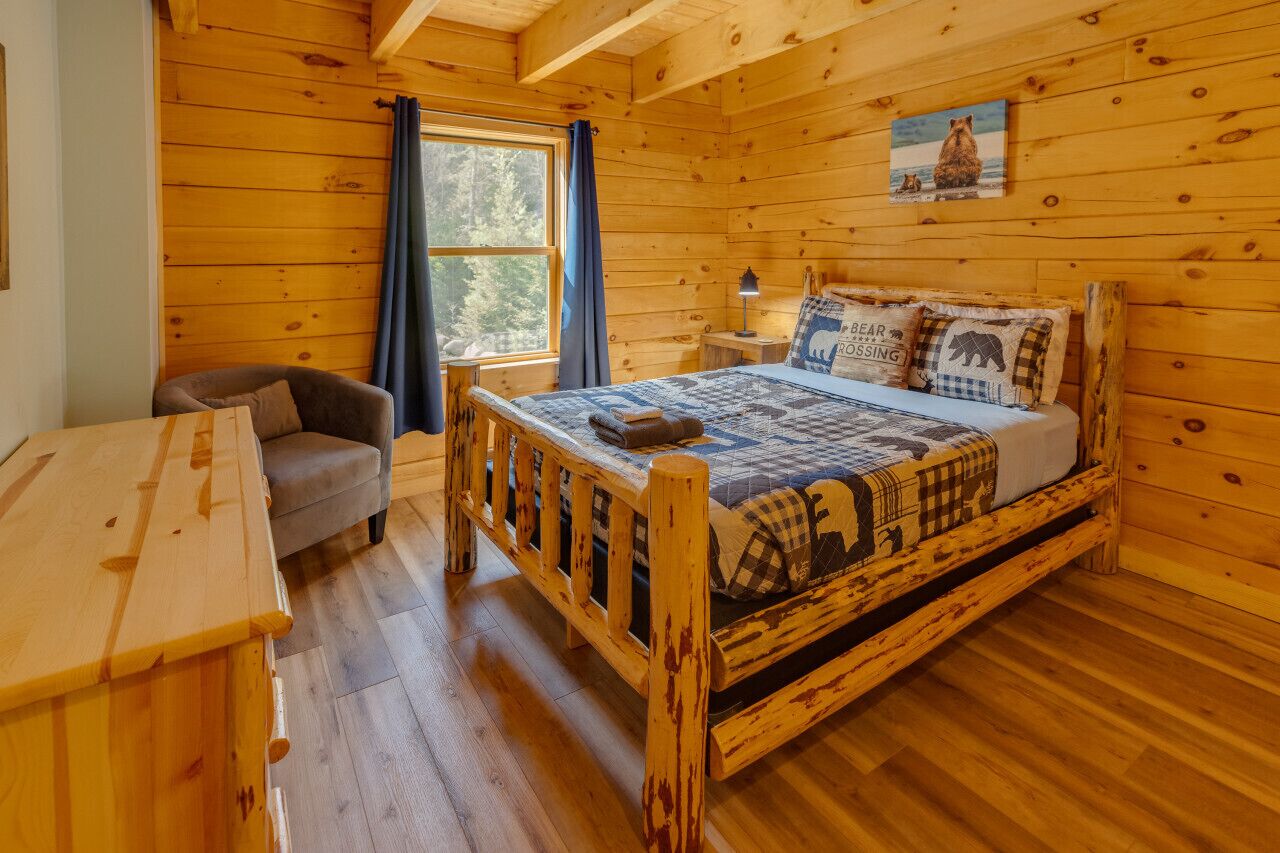 3 bedrooms, desk, WiFi, bed sheets