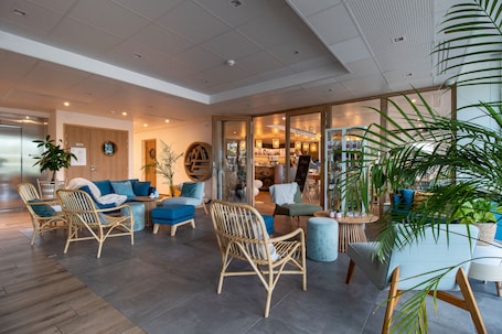 Shana Hotel & Residence