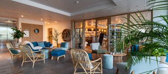  Shana Hotel & Residence