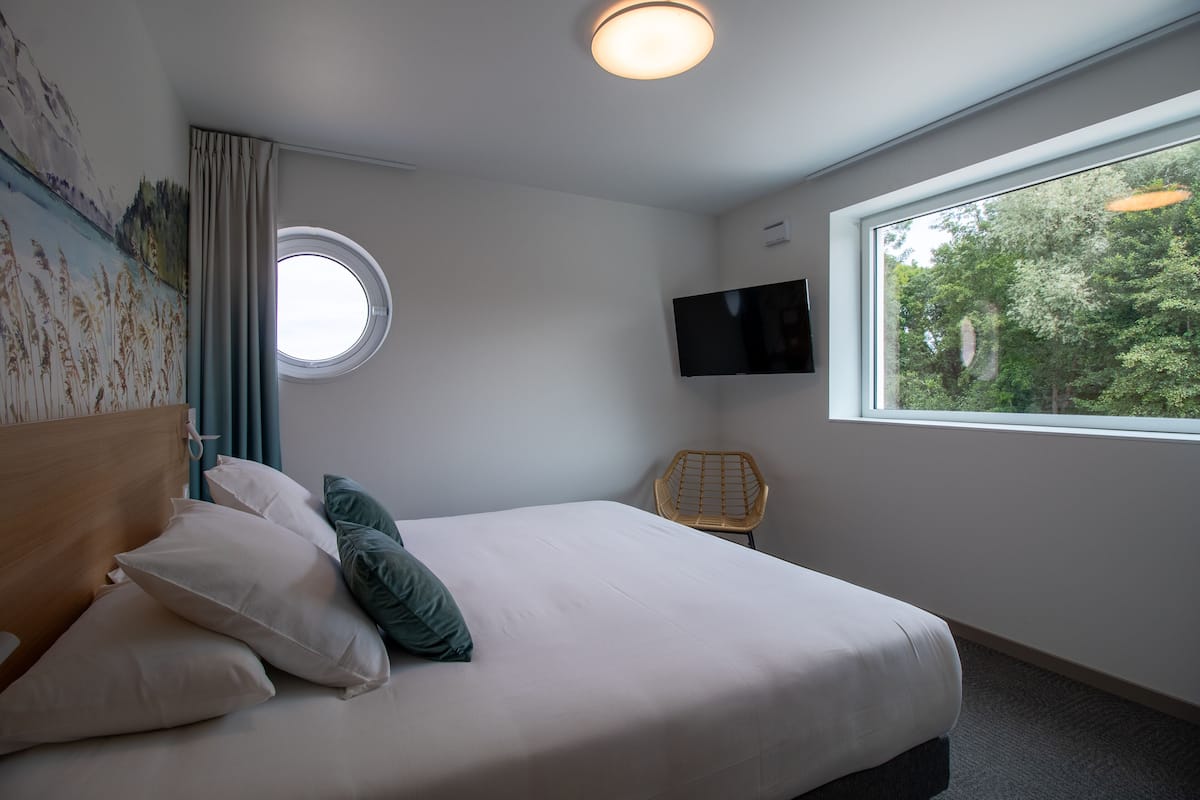 1 bedroom, premium bedding, memory-foam beds, individually furnished