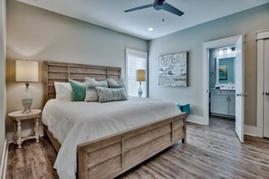 5 bedrooms, desk, iron/ironing board, travel crib