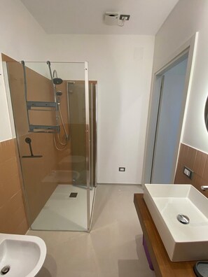 Shower, hair dryer, bidet, towels - Vacation home Turtles, 7 minutes from the sea (Alcamo)