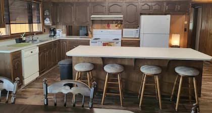 Sleeps 14+ spacious home overlooking Heise.
