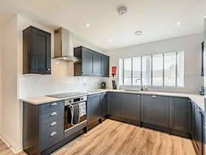 Cottage | Private kitchen | Fridge, dishwasher, electric kettle, toaster - Oystercatcher (Stranraer)