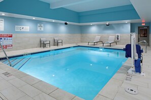 Indoor pool - Holiday Inn Express and Suites Hollister by IHG (Hollister)