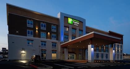 Holiday Inn Express and Suites Hollister by IHG