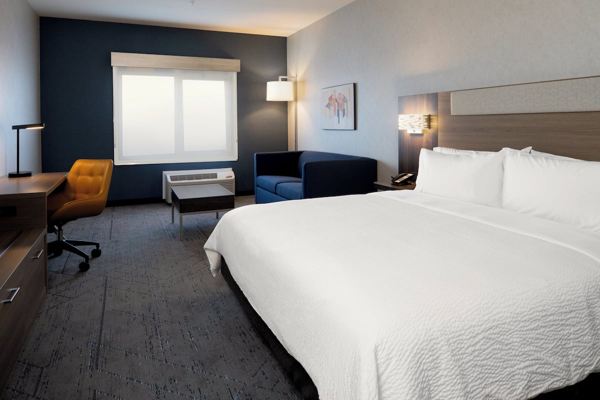 1 bedroom, in-room safe, desk, blackout curtains