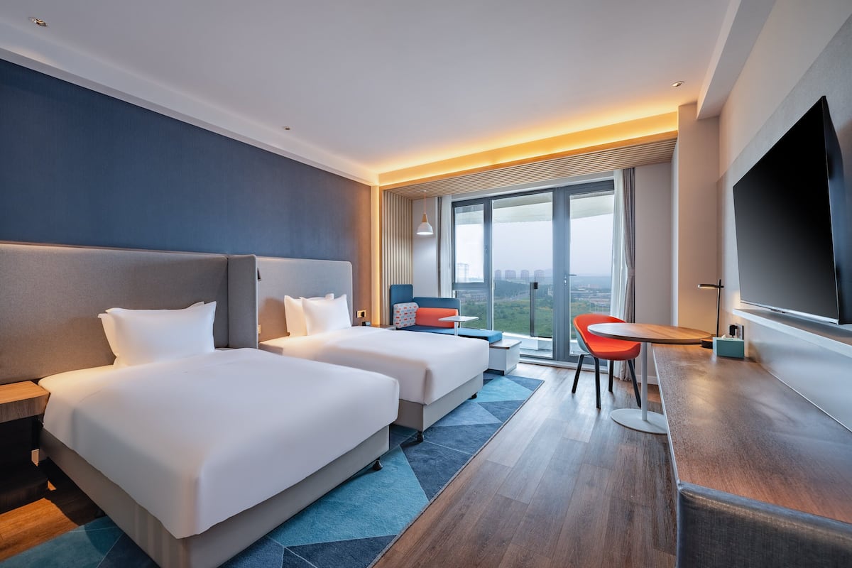 Standard Room, 2 Twin Beds, Sea View (Extra Floor Space) | Minibar, soundproofing, free WiFi, bed sheets