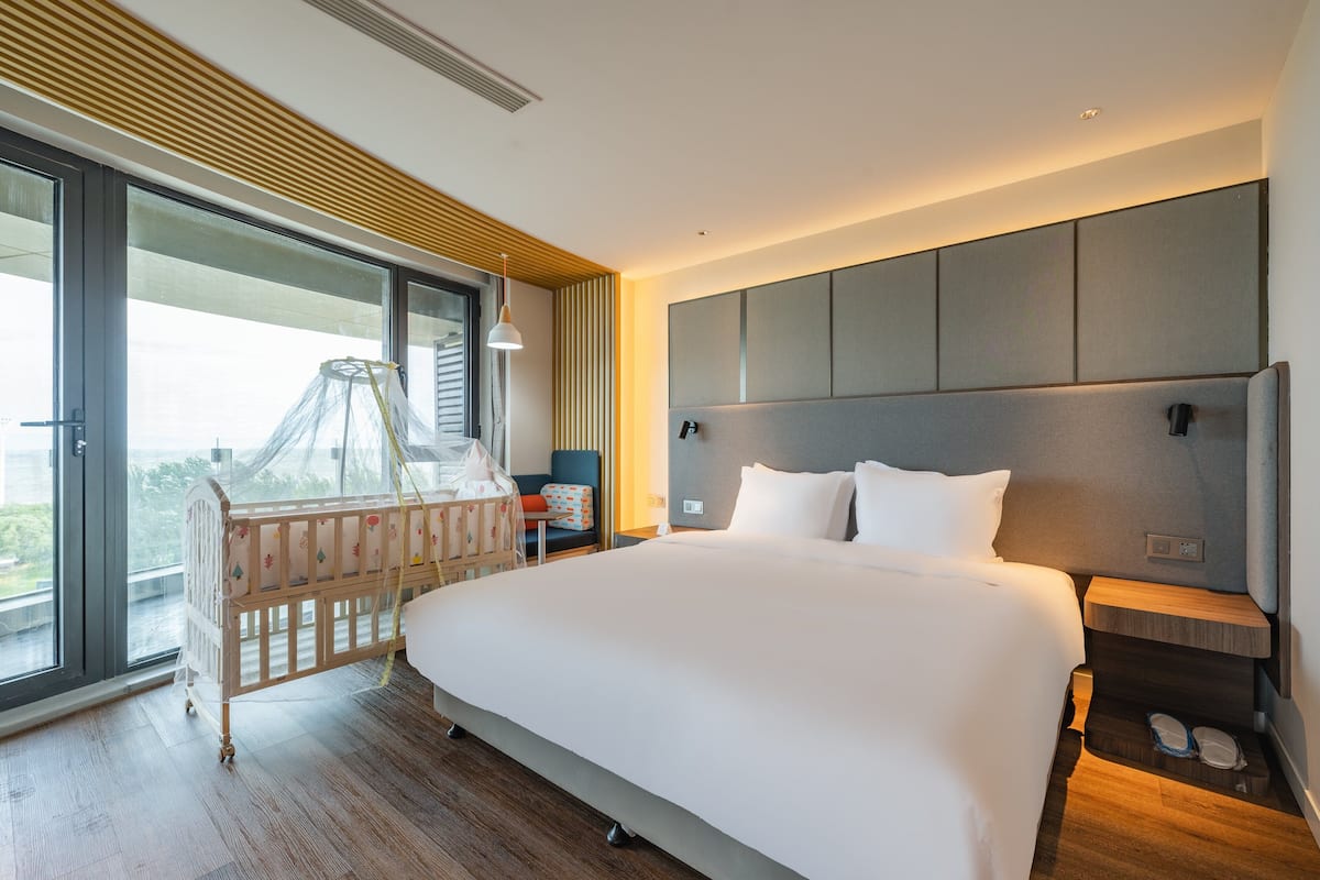 Suite, 2 slaapkamers, uitzicht op zee | Een minibar, geluiddichte muren, gratis wifi, beddengoed