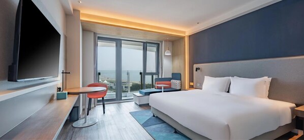 Standard Room, 1 King Bed, Sea View (Extra Floor Space)