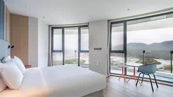 Minibar, soundproofing, free WiFi, bed sheets