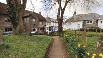 Cottage | Property grounds