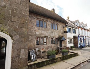Cottage | Outdoor dining - Fox Hat Cottage (Newton Abbot)