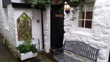 Cottage | Front of property