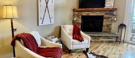 Smart-TV, Kamin, Tischfußball, Tischtennisplatte