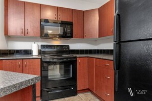 Refrigerador, microondas, horno, placa de cocina