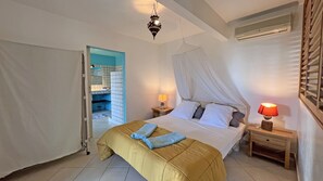 5 室のベッドルーム、旅行用ベビーベッド、WiFi (無料)、ベッドシーツ