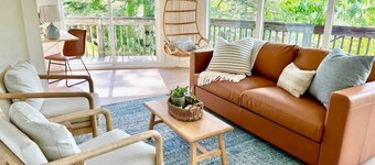 Stylish & Bright Downtown Gem ~ Mountain Views!