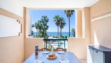 Appartement, salle de bains attenante, vue mer (Appartement vue Mer 319) | Vue depuis le balcon