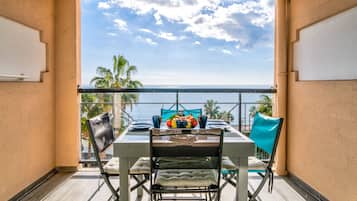 Appartement, salle de bains attenante (Vue Mer et Piscine - 622) | Terrasse/Patio