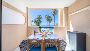 Appartamento, bagno in camera, vista mare (App 319) | Vista balcone