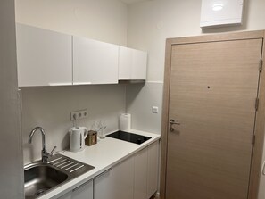 Fridge, stovetop, electric kettle, toaster