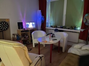 Unclassified image, 5 of 17, button