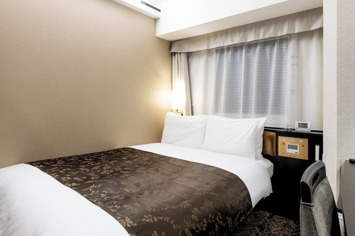 Standardrum - icke-rökare (No View, 2 people) | Duntäcken, skrivbord, arbetsyta för laptop och mörkläggningsgardiner