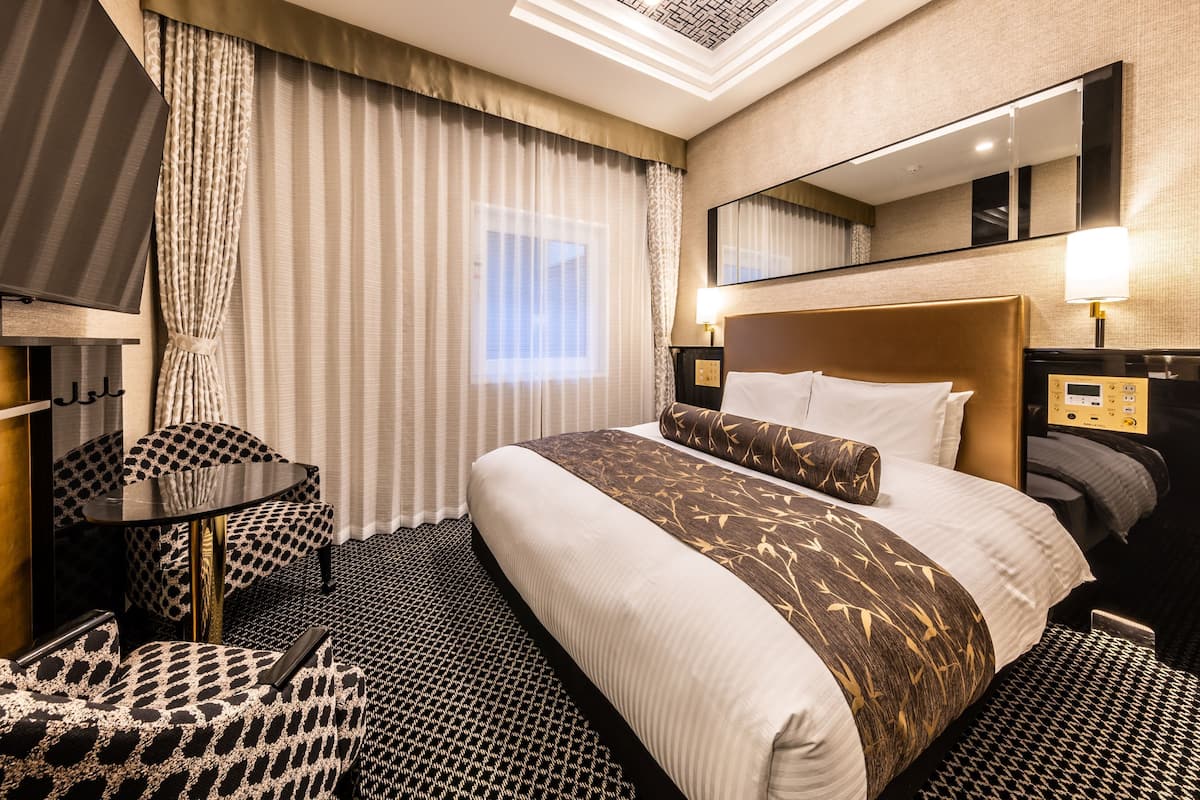 Room, 1 King Bed, Non Smoking, No View | 1 bedroom, down comforters, desk, laptop workspace