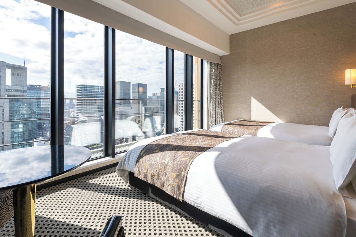 Tvåbäddsrum Deluxe - icke-rökare | Duntäcken, skrivbord, arbetsyta för laptop och mörkläggningsgardiner