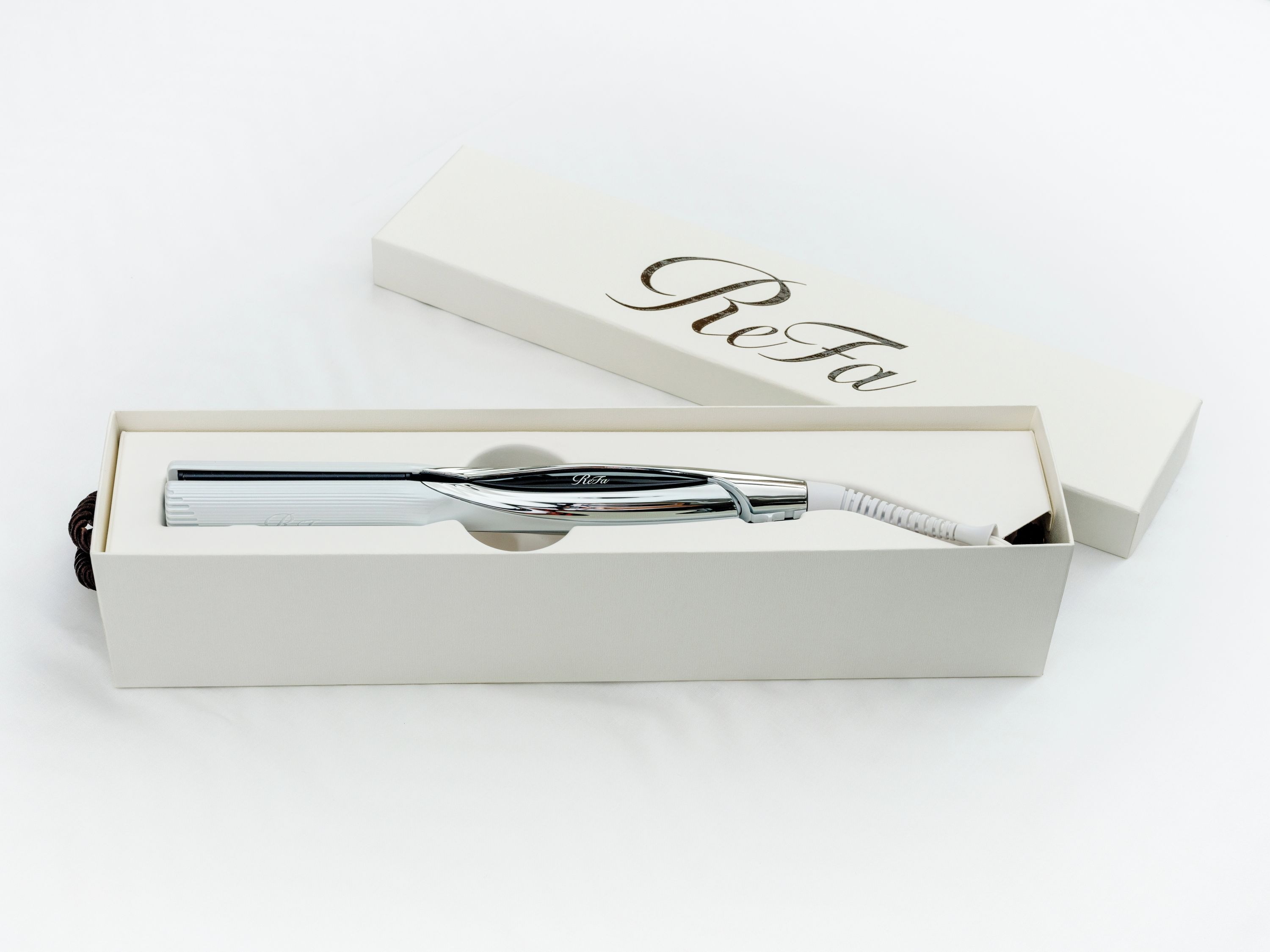 A white box with a pen and a box labeled "ReFa" inside.