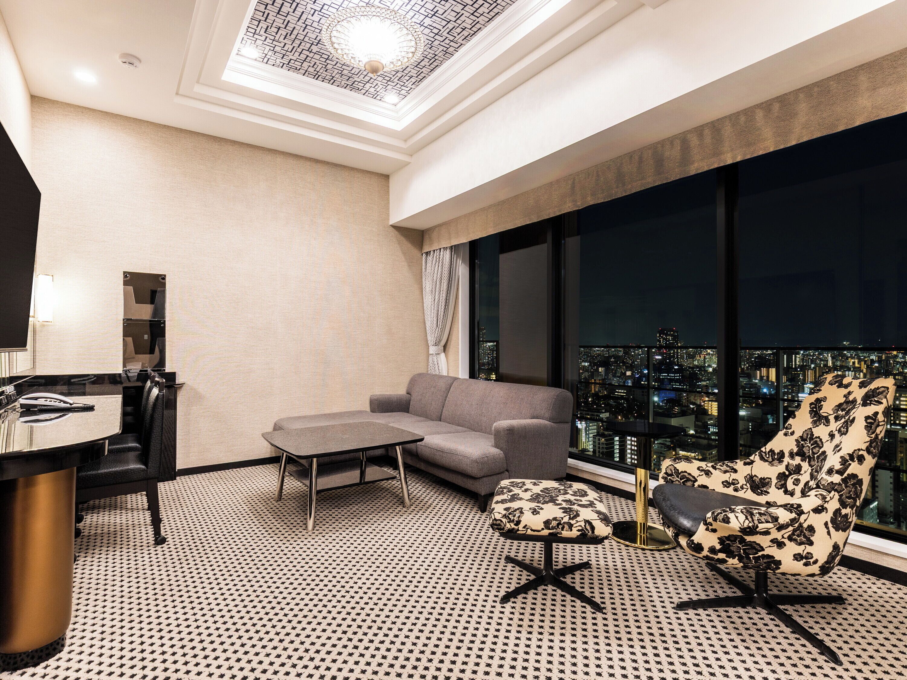 Suite, Non Smoking | Down comforters, desk, laptop workspace, blackout drapes