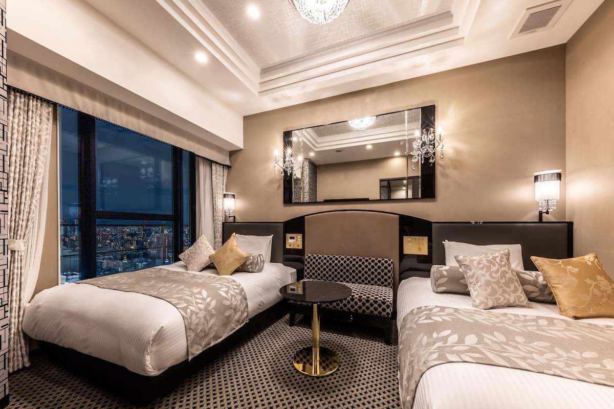 Suite, Non Smoking | 1 bedroom, down comforters, desk, laptop workspace