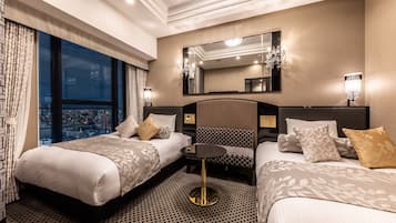 Suite, Non Smoking | 1 bedroom, down duvets, desk, laptop workspace