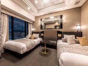 Suite, Non Smoking | 1 bedroom, down comforters, desk, laptop workspace