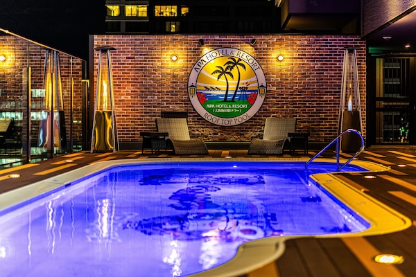 Seasonal outdoor pool, open 9:00 AM to 10:00 PM, pool loungers
