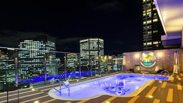 Seasonal outdoor pool, open 9:00 AM to 10:00 PM, sun loungers