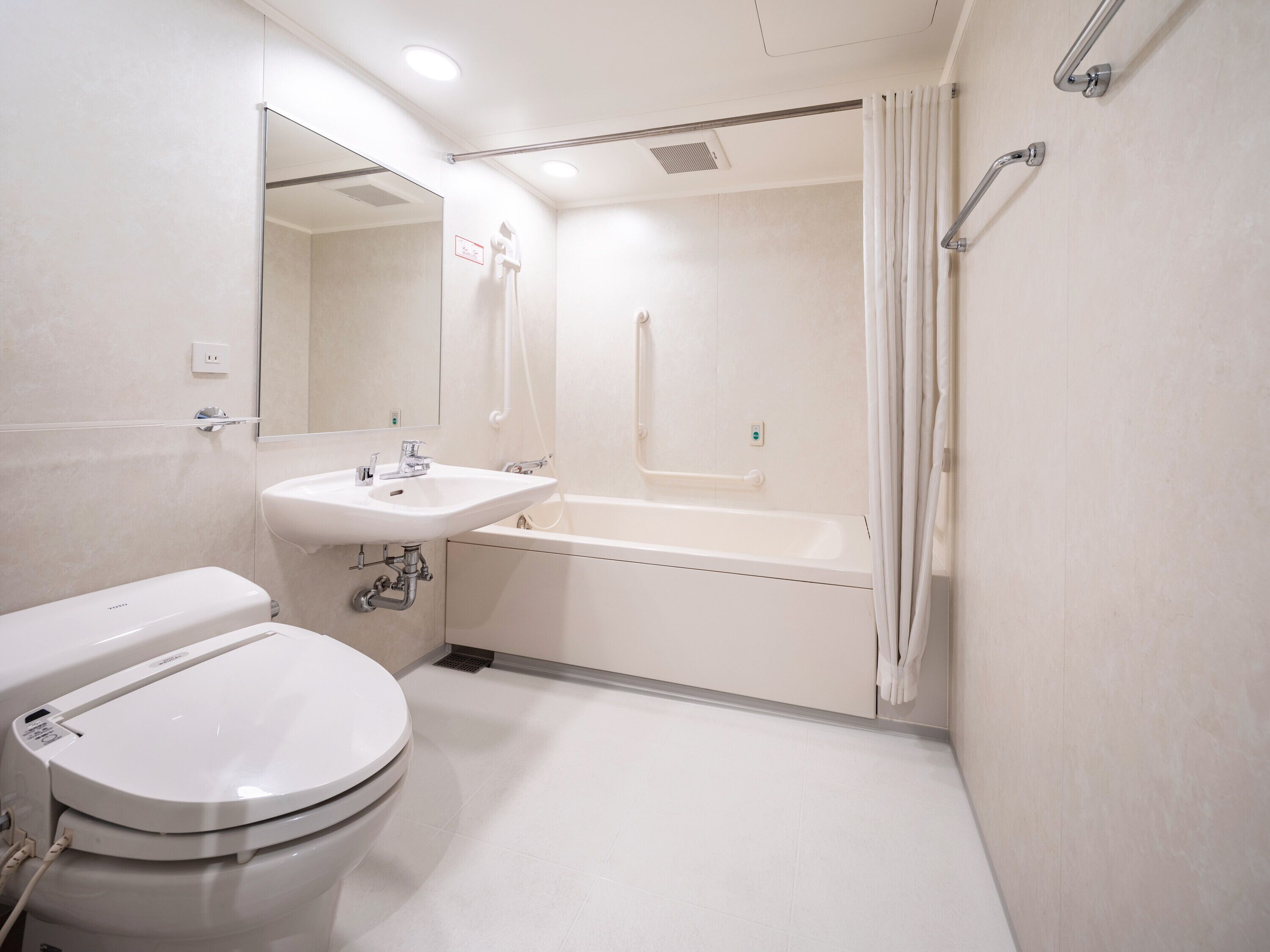 double room, non smoking | bathroom | combined shower/bathtub, free toiletries, hair dryer, bathrobes