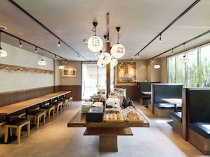 Desayuno buffet (JPY 1800 por persona)