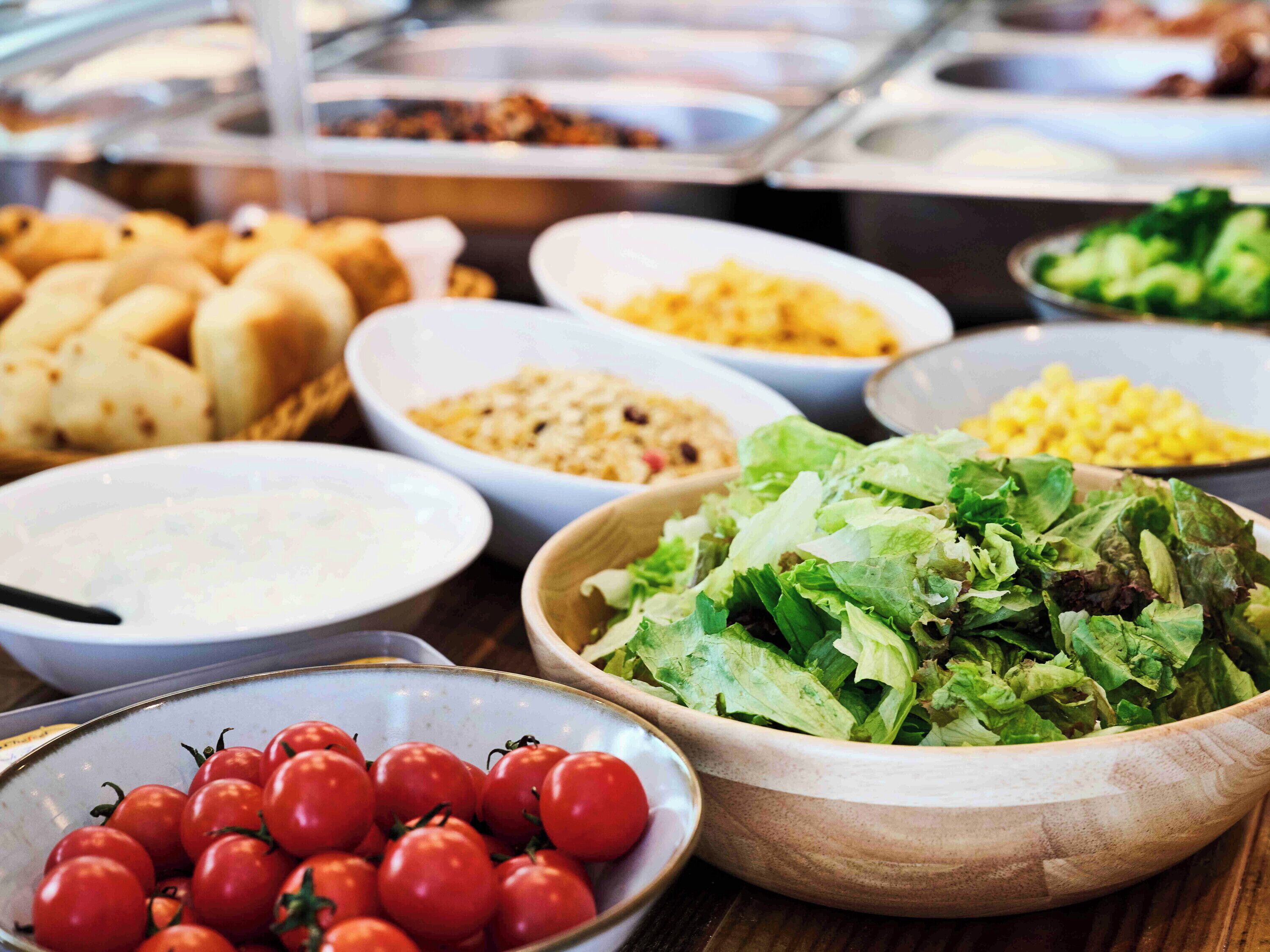 daily buffet breakfast (jpy 1800 per person)