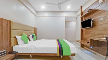 Standard-Doppelzimmer | Schreibtisch, Bügeleisen/Bügelbrett
