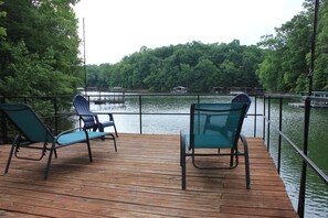 Property grounds - Quiet lake cove home with single slip dock (Gainesville)