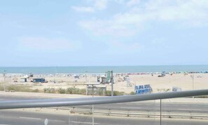 Platja a a prop 