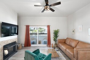 Smart TV, fireplace, offices - Pool+Hot Tub ~ Boho Cozy Home ~ Work From Home (Scottsdale)