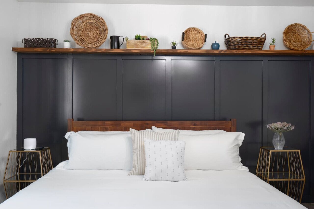 2 Schlafzimmer, Schreibtisch, Bügeleisen/Bügelbrett, Reisekinderbett