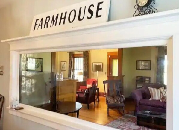 Lobby - Entire farmhouse in the country (Winterset)