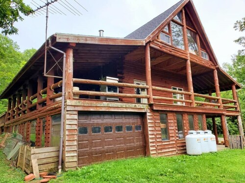 Secluded Authentic Log House w/valley view!
