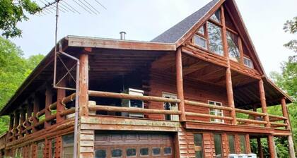 Secluded Authentic Log House w/valley view!