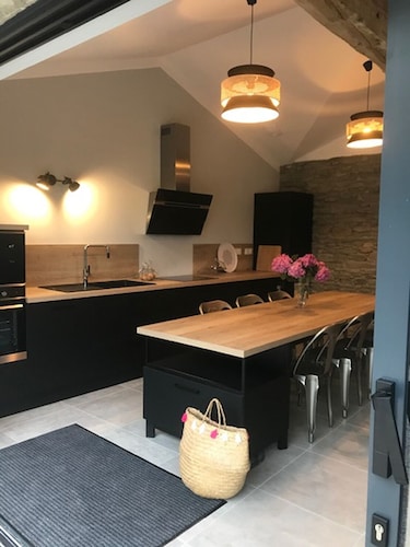 GITE 8 persons 15 min walk from the beach with swimming pool and spa